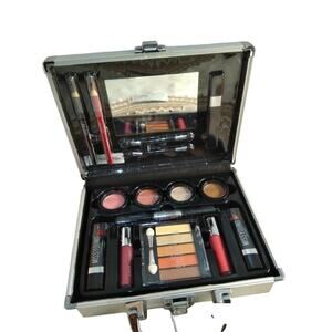 MissYoung Makeup Set‎